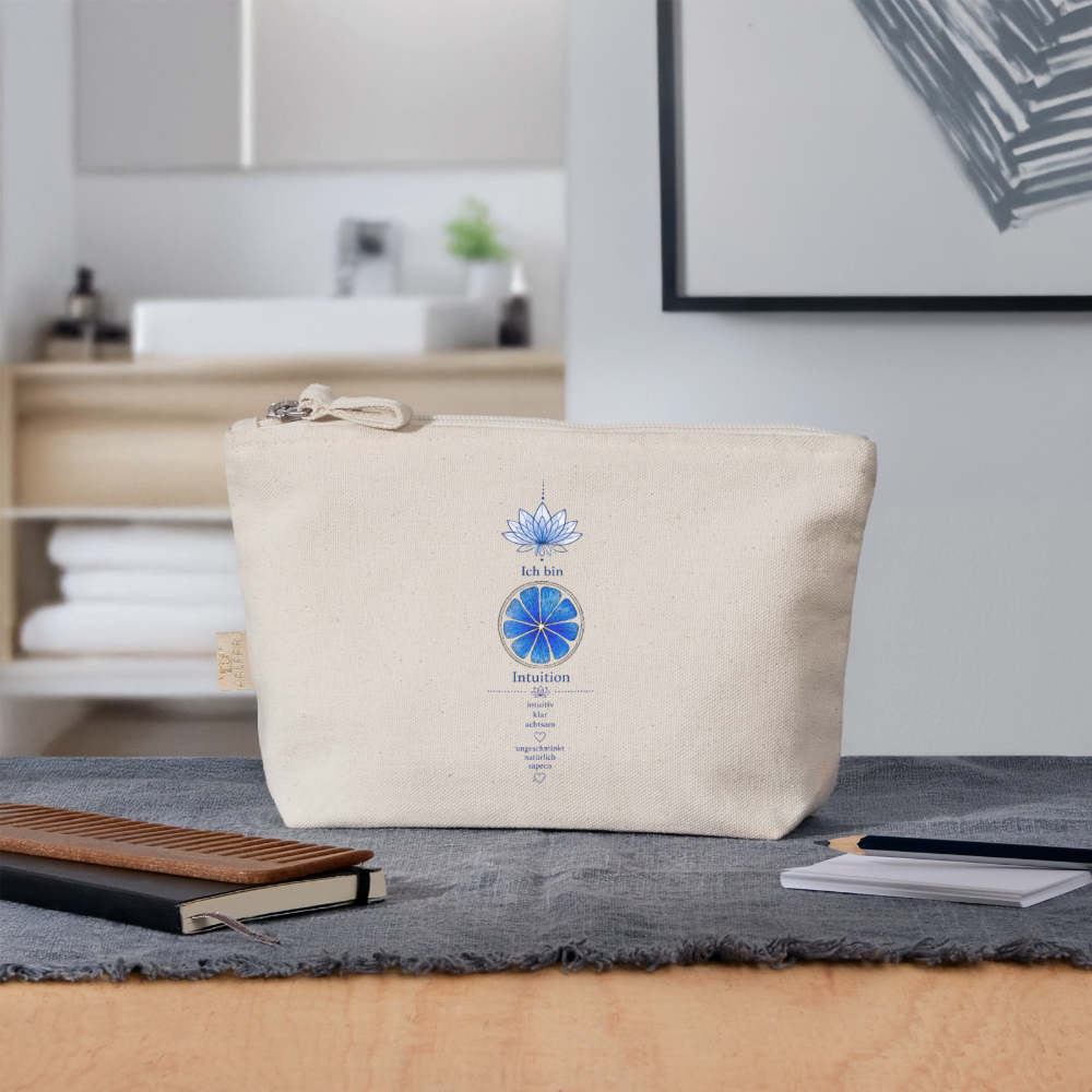Kosmetiktasche „Ich bin Intuition“ mit dunkelblauem Stirnchakra-Motiv – vielseitiger Begleiter für Kosmetik, Pflegeprodukte und Reiseutensilien von ungeschminkt natürlich sapeco.