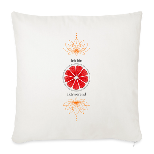Ich bin aktivierend – Wurzelchakra-Kissen Rot 45 × 45 cm mit rotem Chakra-Motiv und zwei orangefarbenen Lotusblüten auf weißem Sofakissen – ungeschminkt natürlich sapeco