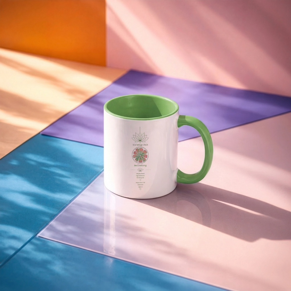 Herzchakra-Tasse mit grünem Henkel und grüner Innenseite, Motiv „Ich bringe Dich im Einklang“ von sapeco