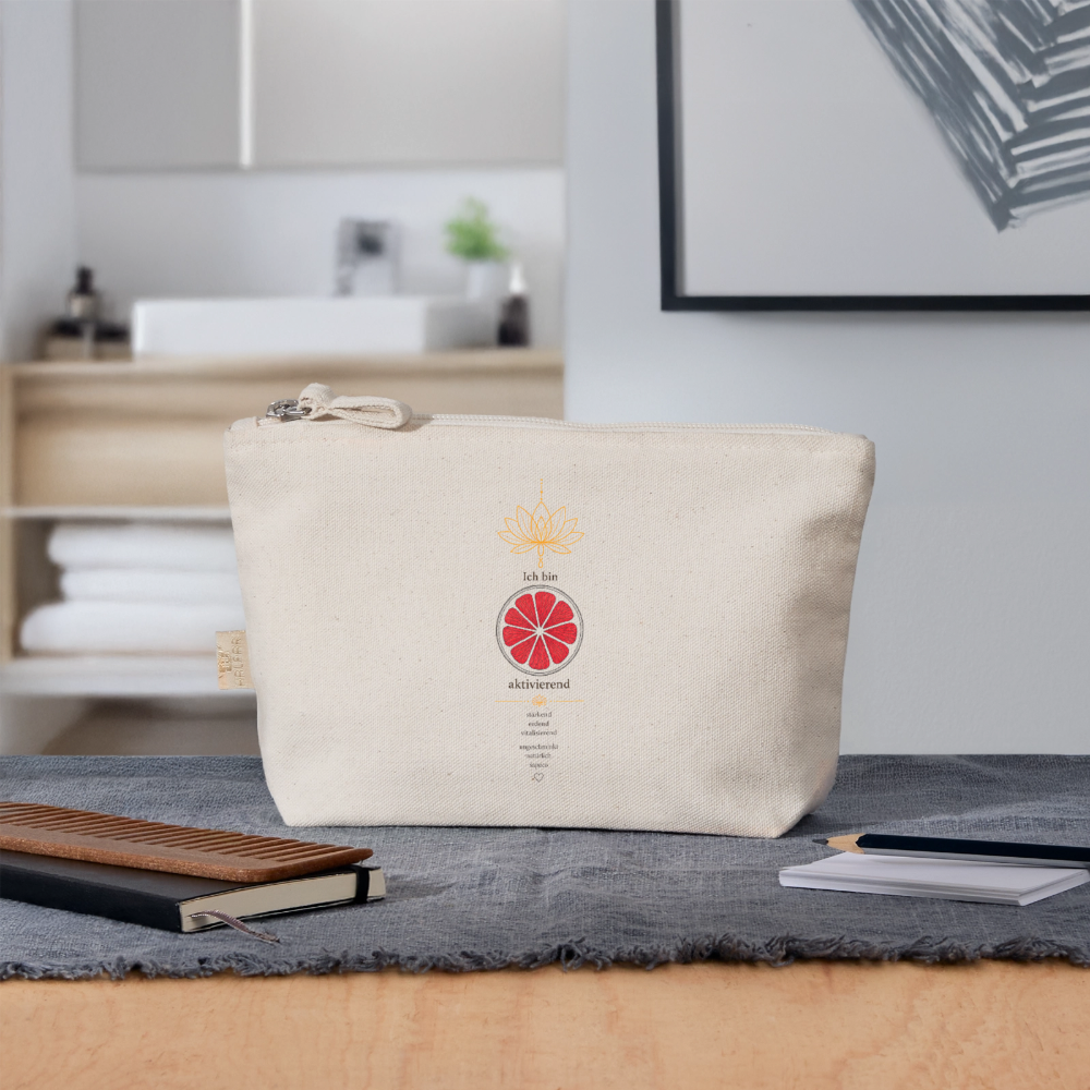 Kosmetiktasche aus naturfarbener Bio-Baumwolle von ungeschminkt natürlich sapeco mit rotem Wurzelchakra-Motiv als Begleiter für Alltag und Reisen.