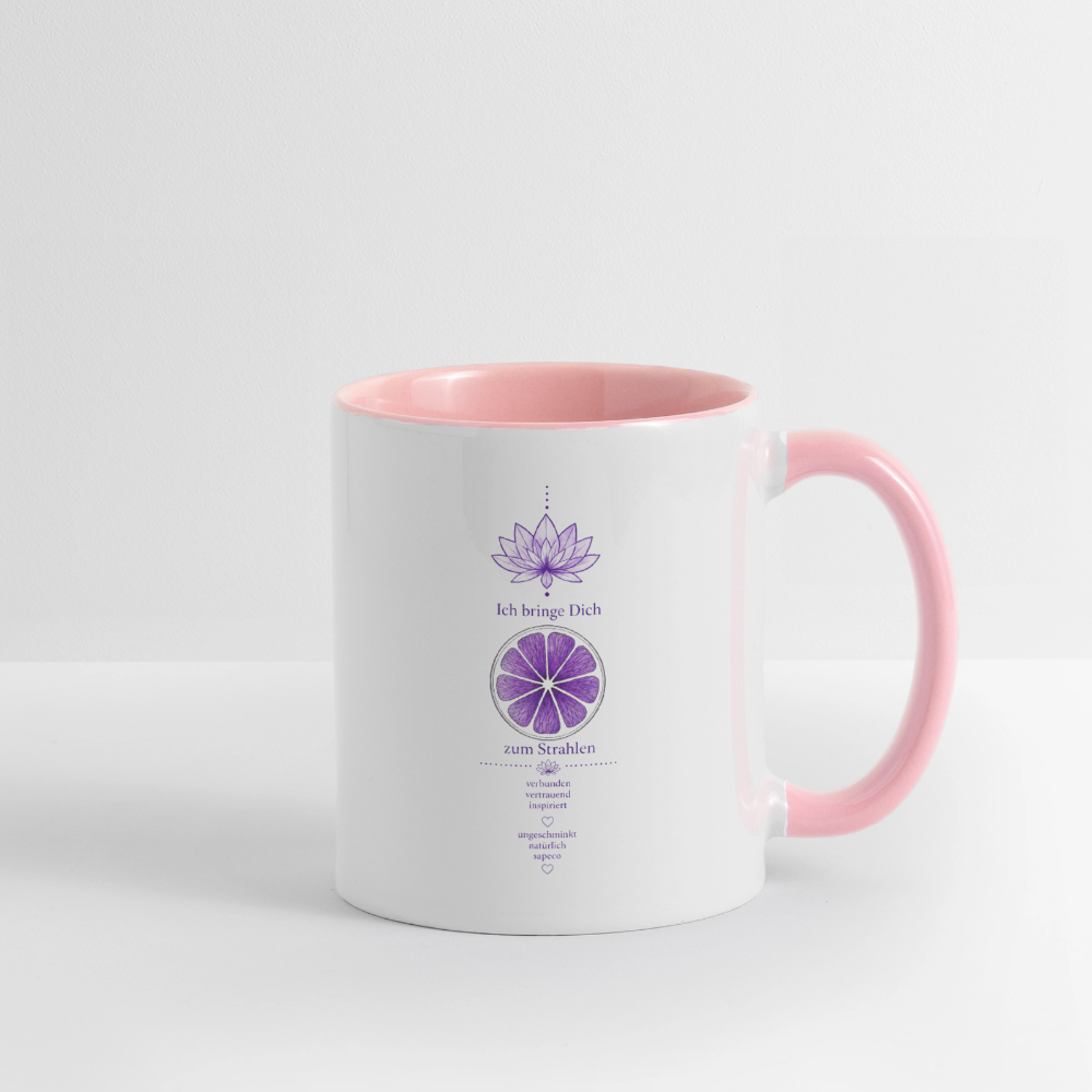 Weiße Tasse „Ich bringe Dich zum Strahlen“ mit rosa Henkel und violettem Kronenchakra-Motiv von ungeschminkt natürlich sapeco