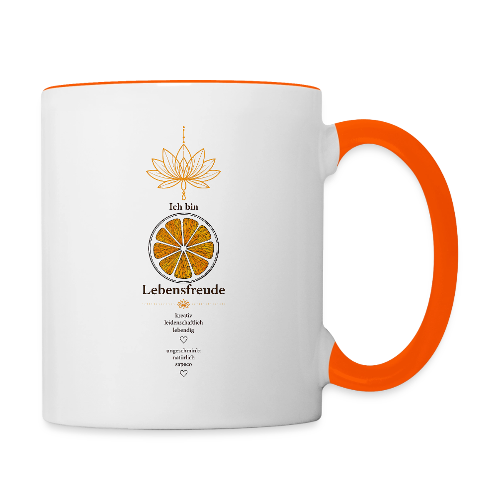 Freigestellte weiße Tasse „Ich bin Lebensfreude“ mit orangefarbenem Henkel und Sakralchakra-Motiv