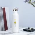 Weiße sapeco Thermoflasche mit Bambusdeckel und gelbem Solarplexuschakra-Motiv „Ich bin beruhigend“