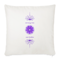 Weißes Kronenchakra-Sofakissen von ungeschminkt natürlich sapeco mit violettem Chakra-Symbol, zwei Lotusblüten und dem Schriftzug „Ich bringe Dich zum Strahlen“, 45 × 45 cm.